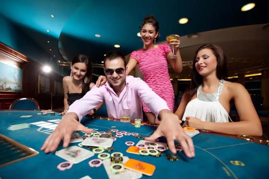 Live blackjack table with dealer streaming on mobile phone